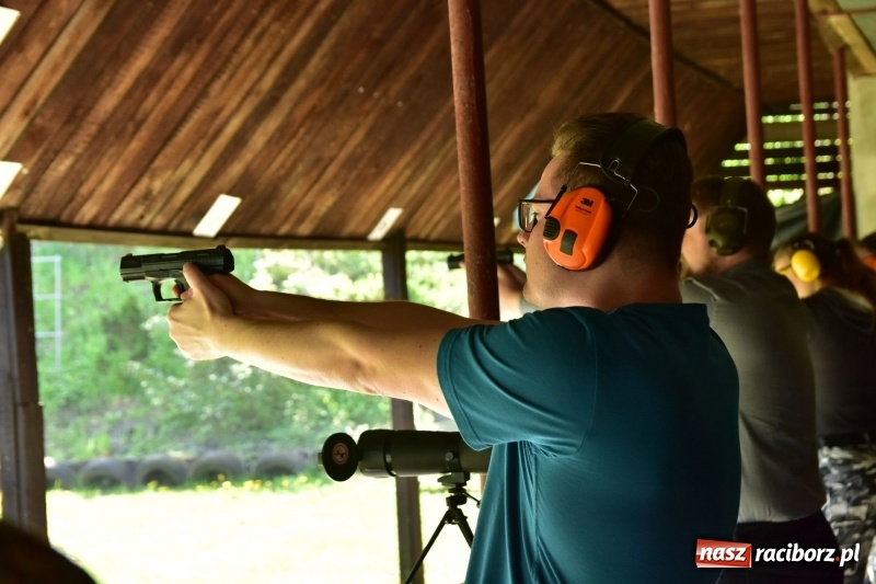 Zdjęcie w galerii na portalu naszraciborz.pl: Turniej strzelecki o puchar Dyrektora Zakładu Karnego w Raciborzu. Starosta lepszy od komendantów [FOTO i WIDEO] wiadomości z regionu