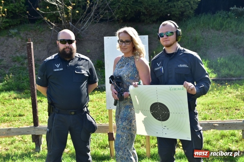 Zdjęcie w galerii na portalu naszraciborz.pl: Turniej strzelecki o puchar Dyrektora Zakładu Karnego w Raciborzu. Starosta lepszy od komendantów [FOTO i WIDEO] wiadomości z regionu
