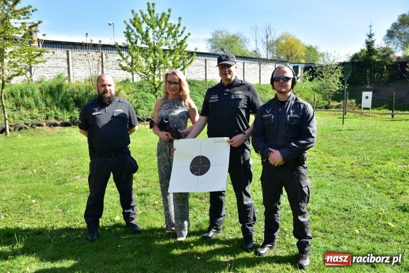 Zdjęcie w galerii na portalu naszraciborz.pl: Turniej strzelecki o puchar Dyrektora Zakładu Karnego w Raciborzu. Starosta lepszy od komendantów [FOTO i WIDEO] wiadomości z regionu