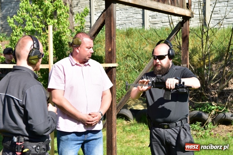Zdjęcie w galerii na portalu naszraciborz.pl: Turniej strzelecki o puchar Dyrektora Zakładu Karnego w Raciborzu. Starosta lepszy od komendantów [FOTO i WIDEO] wiadomości z regionu
