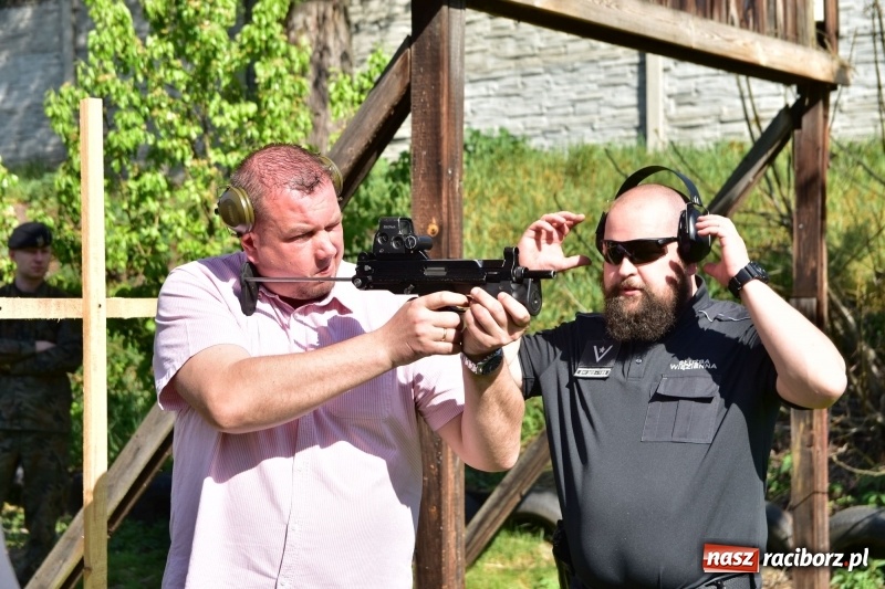 Zdjęcie w galerii na portalu naszraciborz.pl: Turniej strzelecki o puchar Dyrektora Zakładu Karnego w Raciborzu. Starosta lepszy od komendantów [FOTO i WIDEO] wiadomości z regionu