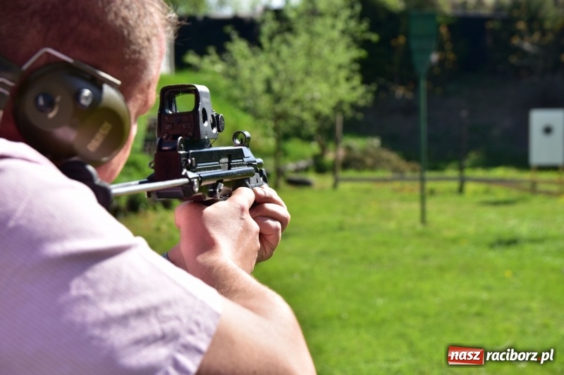 Zdjęcie w galerii na portalu naszraciborz.pl: Turniej strzelecki o puchar Dyrektora Zakładu Karnego w Raciborzu. Starosta lepszy od komendantów [FOTO i WIDEO] wiadomości z regionu