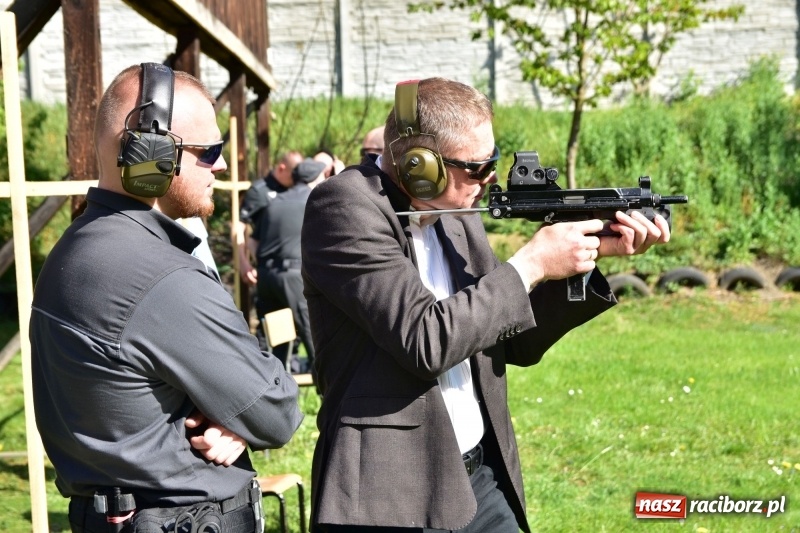 Zdjęcie w galerii na portalu naszraciborz.pl: Turniej strzelecki o puchar Dyrektora Zakładu Karnego w Raciborzu. Starosta lepszy od komendantów [FOTO i WIDEO] wiadomości z regionu