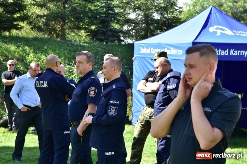 Zdjęcie w galerii na portalu naszraciborz.pl: Turniej strzelecki o puchar Dyrektora Zakładu Karnego w Raciborzu. Starosta lepszy od komendantów [FOTO i WIDEO] wiadomości z regionu