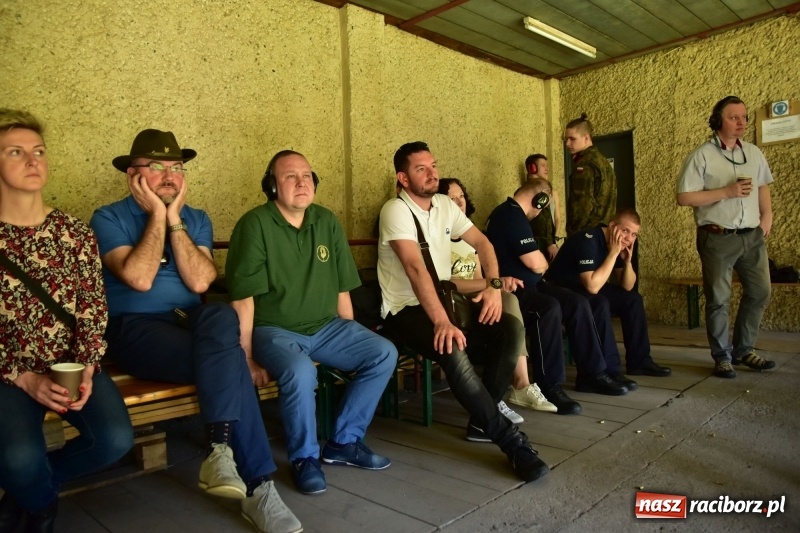 Zdjęcie w galerii na portalu naszraciborz.pl: Turniej strzelecki o puchar Dyrektora Zakładu Karnego w Raciborzu. Starosta lepszy od komendantów [FOTO i WIDEO] wiadomości z regionu