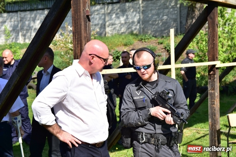 Zdjęcie w galerii na portalu naszraciborz.pl: Turniej strzelecki o puchar Dyrektora Zakładu Karnego w Raciborzu. Starosta lepszy od komendantów [FOTO i WIDEO] wiadomości z regionu