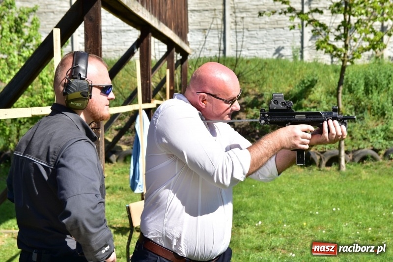 Zdjęcie w galerii na portalu naszraciborz.pl: Turniej strzelecki o puchar Dyrektora Zakładu Karnego w Raciborzu. Starosta lepszy od komendantów [FOTO i WIDEO] wiadomości z regionu