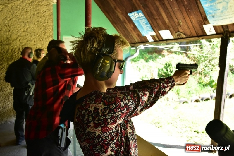 Zdjęcie w galerii na portalu naszraciborz.pl: Turniej strzelecki o puchar Dyrektora Zakładu Karnego w Raciborzu. Starosta lepszy od komendantów [FOTO i WIDEO] wiadomości z regionu