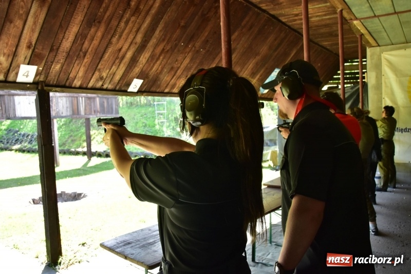Zdjęcie w galerii na portalu naszraciborz.pl: Turniej strzelecki o puchar Dyrektora Zakładu Karnego w Raciborzu. Starosta lepszy od komendantów [FOTO i WIDEO] wiadomości z regionu