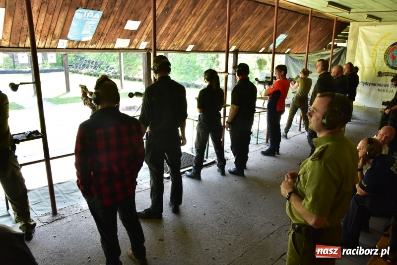 Zdjęcie w galerii na portalu naszraciborz.pl: Turniej strzelecki o puchar Dyrektora Zakładu Karnego w Raciborzu. Starosta lepszy od komendantów [FOTO i WIDEO] wiadomości z regionu