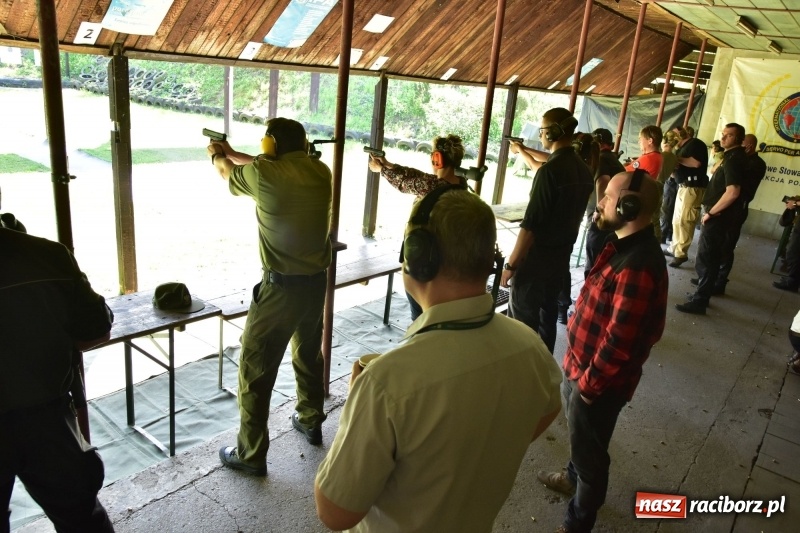 Zdjęcie w galerii na portalu naszraciborz.pl: Turniej strzelecki o puchar Dyrektora Zakładu Karnego w Raciborzu. Starosta lepszy od komendantów [FOTO i WIDEO] wiadomości z regionu