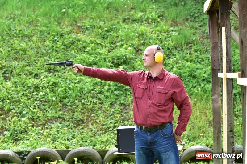 Zdjęcie w galerii na portalu naszraciborz.pl: Turniej strzelecki o puchar Dyrektora Zakładu Karnego w Raciborzu. Starosta lepszy od komendantów [FOTO i WIDEO] wiadomości z regionu