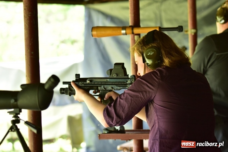 Zdjęcie w galerii na portalu naszraciborz.pl: Turniej strzelecki o puchar Dyrektora Zakładu Karnego w Raciborzu. Starosta lepszy od komendantów [FOTO i WIDEO] wiadomości z regionu