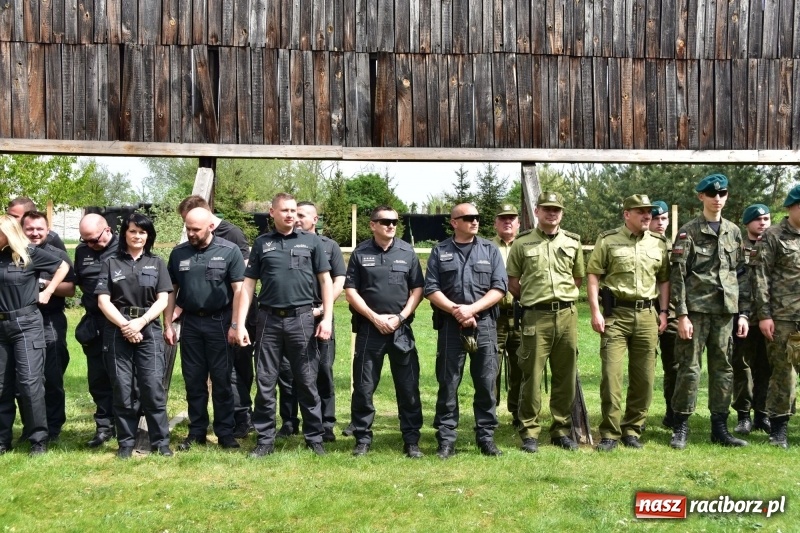 Zdjęcie w galerii na portalu naszraciborz.pl: Turniej strzelecki o puchar Dyrektora Zakładu Karnego w Raciborzu. Starosta lepszy od komendantów [FOTO i WIDEO] wiadomości z regionu