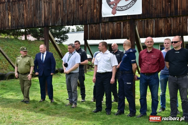 Zdjęcie w galerii na portalu naszraciborz.pl: Turniej strzelecki o puchar Dyrektora Zakładu Karnego w Raciborzu. Starosta lepszy od komendantów [FOTO i WIDEO] wiadomości z regionu