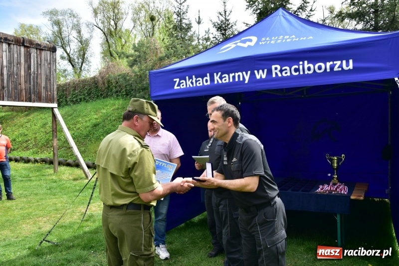 Zdjęcie w galerii na portalu naszraciborz.pl: Turniej strzelecki o puchar Dyrektora Zakładu Karnego w Raciborzu. Starosta lepszy od komendantów [FOTO i WIDEO] wiadomości z regionu
