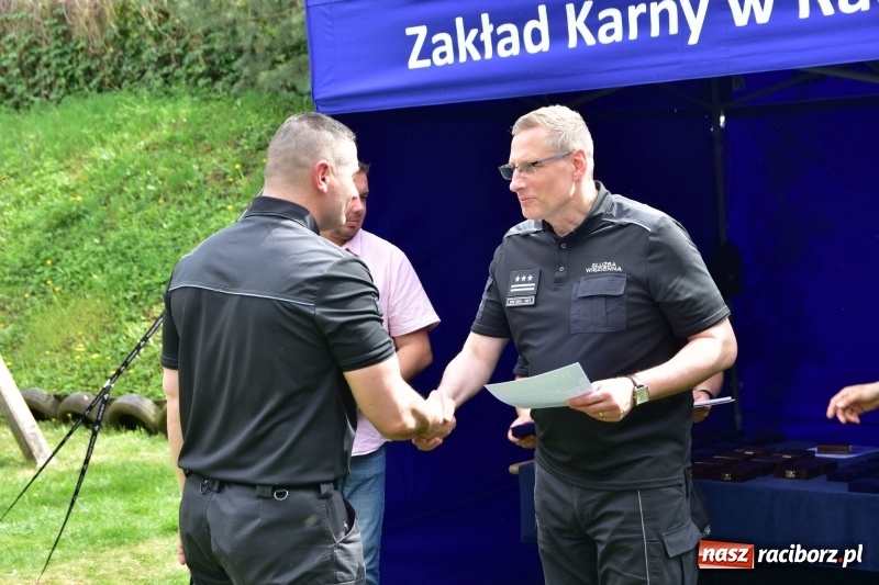 Zdjęcie w galerii na portalu naszraciborz.pl: Turniej strzelecki o puchar Dyrektora Zakładu Karnego w Raciborzu. Starosta lepszy od komendantów [FOTO i WIDEO] wiadomości z regionu