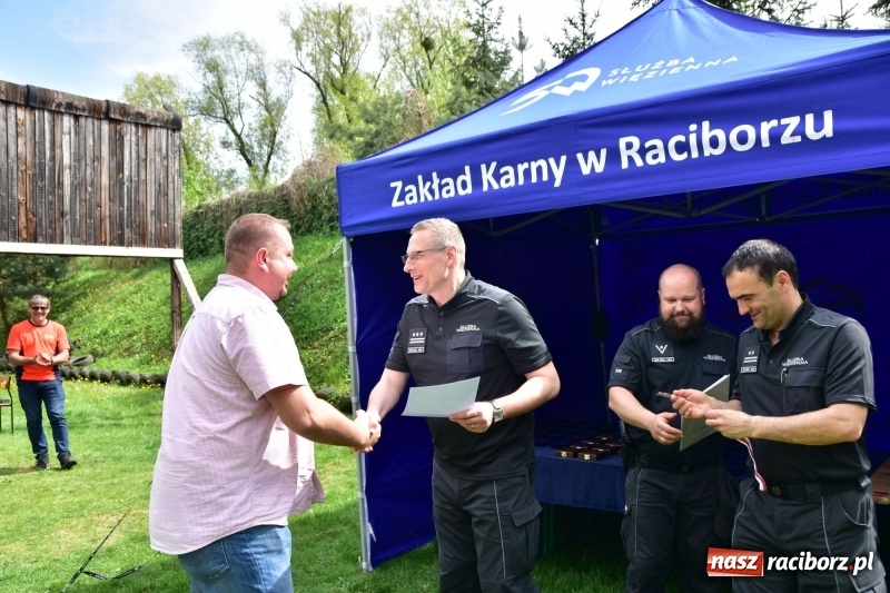 Zdjęcie w galerii na portalu naszraciborz.pl: Turniej strzelecki o puchar Dyrektora Zakładu Karnego w Raciborzu. Starosta lepszy od komendantów [FOTO i WIDEO] wiadomości z regionu