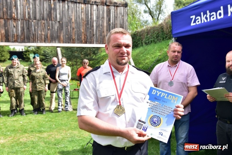 Zdjęcie w galerii na portalu naszraciborz.pl: Turniej strzelecki o puchar Dyrektora Zakładu Karnego w Raciborzu. Starosta lepszy od komendantów [FOTO i WIDEO] wiadomości z regionu
