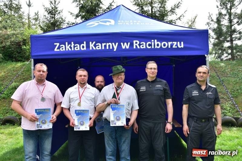 Zdjęcie w galerii na portalu naszraciborz.pl: Turniej strzelecki o puchar Dyrektora Zakładu Karnego w Raciborzu. Starosta lepszy od komendantów [FOTO i WIDEO] wiadomości z regionu