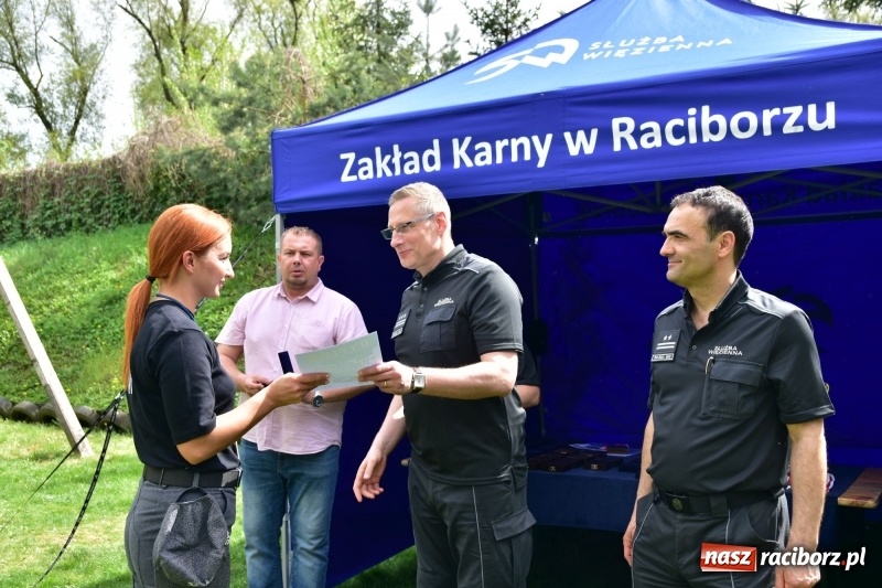 Zdjęcie w galerii na portalu naszraciborz.pl: Turniej strzelecki o puchar Dyrektora Zakładu Karnego w Raciborzu. Starosta lepszy od komendantów [FOTO i WIDEO] wiadomości z regionu