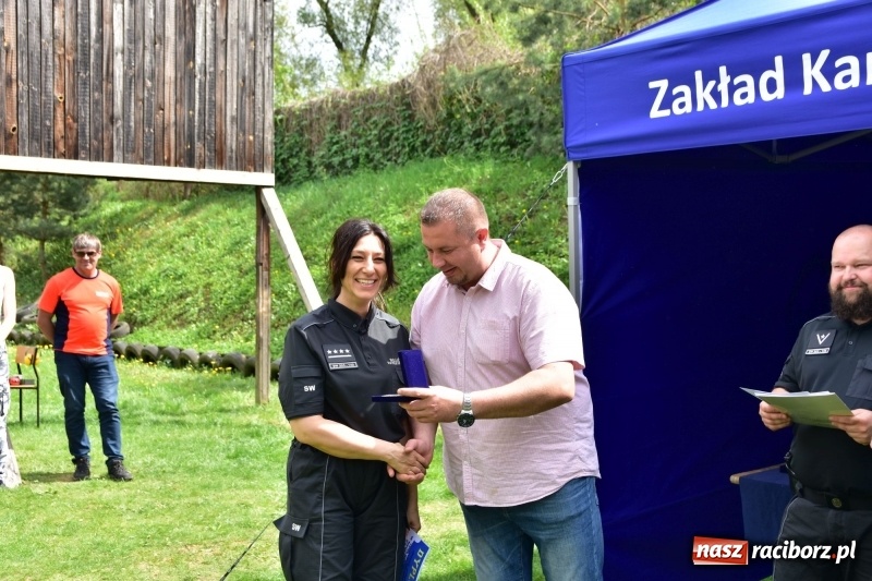 Zdjęcie w galerii na portalu naszraciborz.pl: Turniej strzelecki o puchar Dyrektora Zakładu Karnego w Raciborzu. Starosta lepszy od komendantów [FOTO i WIDEO] wiadomości z regionu