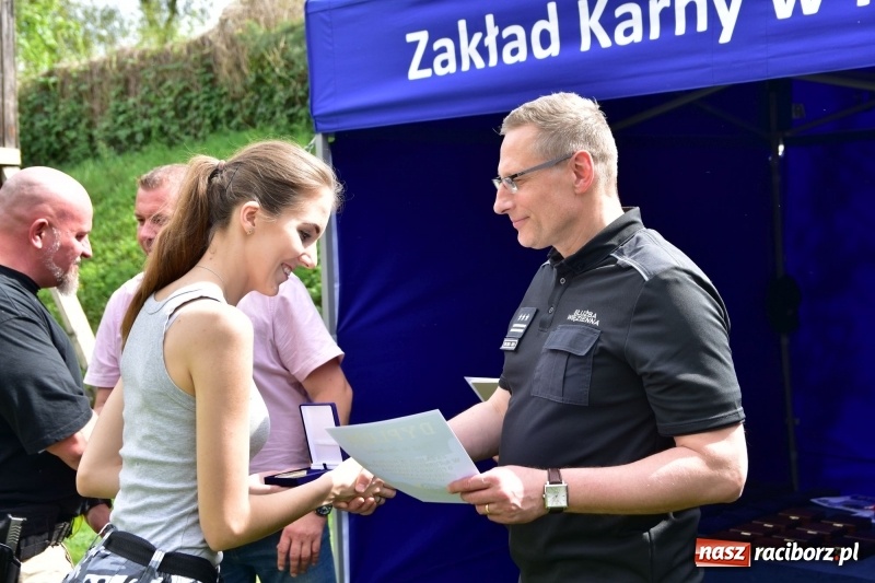 Zdjęcie w galerii na portalu naszraciborz.pl: Turniej strzelecki o puchar Dyrektora Zakładu Karnego w Raciborzu. Starosta lepszy od komendantów [FOTO i WIDEO] wiadomości z regionu