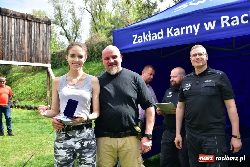 Zdjęcie w galerii na portalu naszraciborz.pl: Turniej strzelecki o puchar Dyrektora Zakładu Karnego w Raciborzu. Starosta lepszy od komendantów [FOTO i WIDEO] wiadomości z regionu