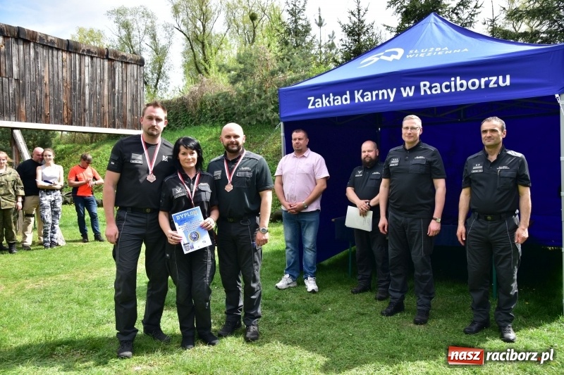 Zdjęcie w galerii na portalu naszraciborz.pl: Turniej strzelecki o puchar Dyrektora Zakładu Karnego w Raciborzu. Starosta lepszy od komendantów [FOTO i WIDEO] wiadomości z regionu