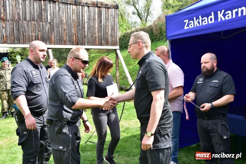 Zdjęcie w galerii na portalu naszraciborz.pl: Turniej strzelecki o puchar Dyrektora Zakładu Karnego w Raciborzu. Starosta lepszy od komendantów [FOTO i WIDEO] wiadomości z regionu