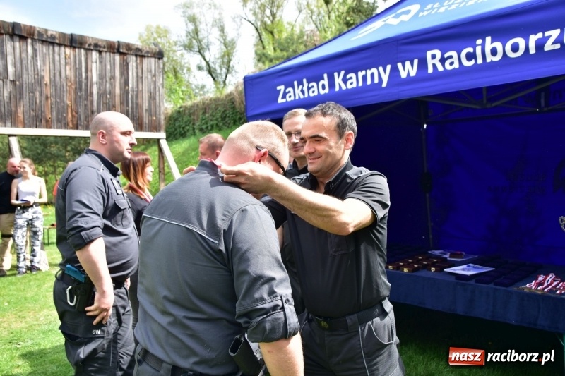 Zdjęcie w galerii na portalu naszraciborz.pl: Turniej strzelecki o puchar Dyrektora Zakładu Karnego w Raciborzu. Starosta lepszy od komendantów [FOTO i WIDEO] wiadomości z regionu