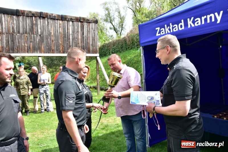 Zdjęcie w galerii na portalu naszraciborz.pl: Turniej strzelecki o puchar Dyrektora Zakładu Karnego w Raciborzu. Starosta lepszy od komendantów [FOTO i WIDEO] wiadomości z regionu