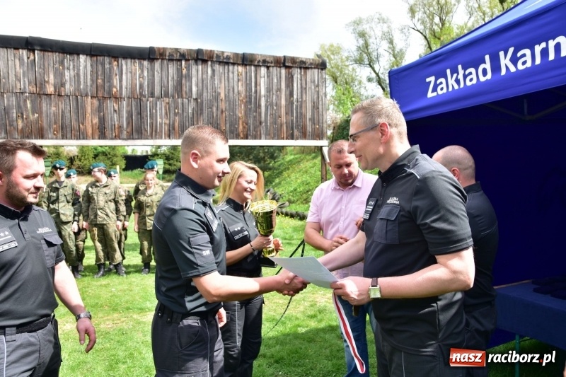 Zdjęcie w galerii na portalu naszraciborz.pl: Turniej strzelecki o puchar Dyrektora Zakładu Karnego w Raciborzu. Starosta lepszy od komendantów [FOTO i WIDEO] wiadomości z regionu