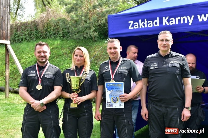 Zdjęcie w galerii na portalu naszraciborz.pl: Turniej strzelecki o puchar Dyrektora Zakładu Karnego w Raciborzu. Starosta lepszy od komendantów [FOTO i WIDEO] wiadomości z regionu