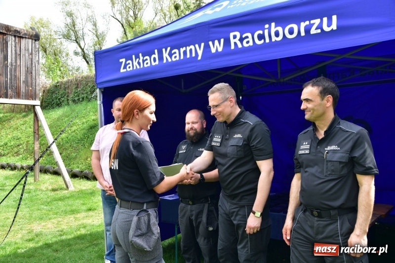 Zdjęcie w galerii na portalu naszraciborz.pl: Turniej strzelecki o puchar Dyrektora Zakładu Karnego w Raciborzu. Starosta lepszy od komendantów [FOTO i WIDEO] wiadomości z regionu