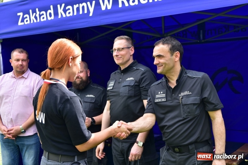 Zdjęcie w galerii na portalu naszraciborz.pl: Turniej strzelecki o puchar Dyrektora Zakładu Karnego w Raciborzu. Starosta lepszy od komendantów [FOTO i WIDEO] wiadomości z regionu