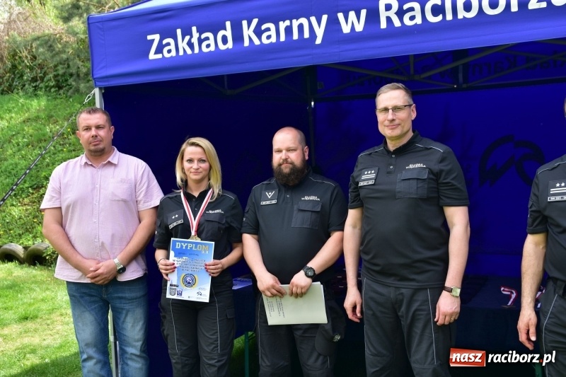 Zdjęcie w galerii na portalu naszraciborz.pl: Turniej strzelecki o puchar Dyrektora Zakładu Karnego w Raciborzu. Starosta lepszy od komendantów [FOTO i WIDEO] wiadomości z regionu