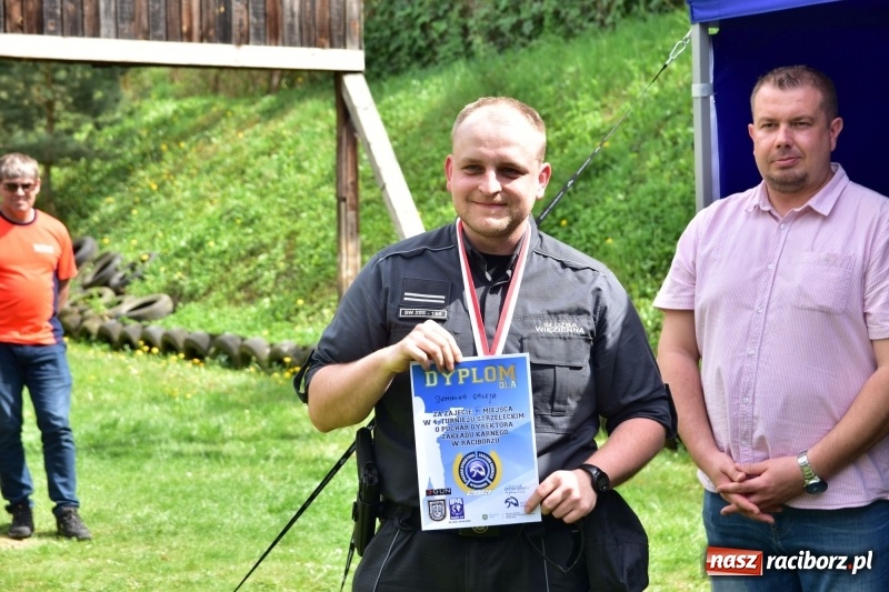 Zdjęcie w galerii na portalu naszraciborz.pl: Turniej strzelecki o puchar Dyrektora Zakładu Karnego w Raciborzu. Starosta lepszy od komendantów [FOTO i WIDEO] wiadomości z regionu