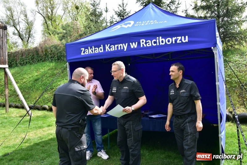 Zdjęcie w galerii na portalu naszraciborz.pl: Turniej strzelecki o puchar Dyrektora Zakładu Karnego w Raciborzu. Starosta lepszy od komendantów [FOTO i WIDEO] wiadomości z regionu
