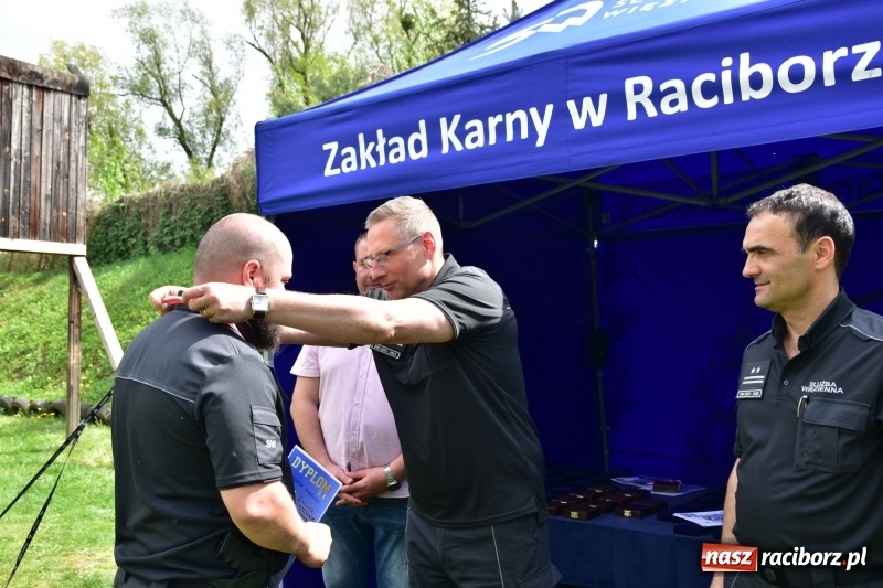 Zdjęcie w galerii na portalu naszraciborz.pl: Turniej strzelecki o puchar Dyrektora Zakładu Karnego w Raciborzu. Starosta lepszy od komendantów [FOTO i WIDEO] wiadomości z regionu