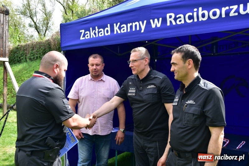Zdjęcie w galerii na portalu naszraciborz.pl: Turniej strzelecki o puchar Dyrektora Zakładu Karnego w Raciborzu. Starosta lepszy od komendantów [FOTO i WIDEO] wiadomości z regionu