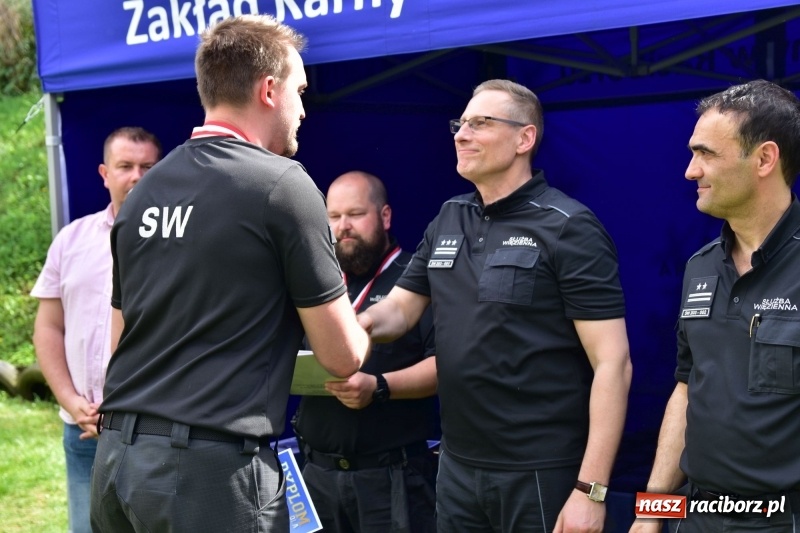 Zdjęcie w galerii na portalu naszraciborz.pl: Turniej strzelecki o puchar Dyrektora Zakładu Karnego w Raciborzu. Starosta lepszy od komendantów [FOTO i WIDEO] wiadomości z regionu
