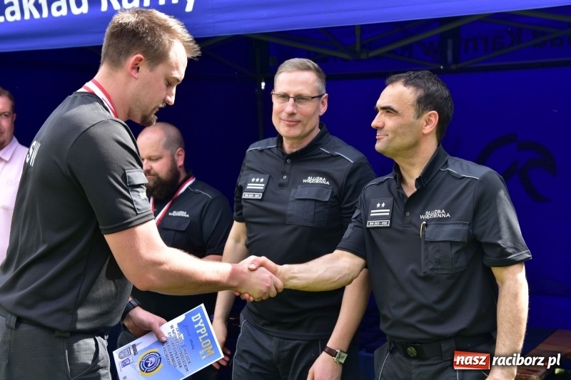 Zdjęcie w galerii na portalu naszraciborz.pl: Turniej strzelecki o puchar Dyrektora Zakładu Karnego w Raciborzu. Starosta lepszy od komendantów [FOTO i WIDEO] wiadomości z regionu