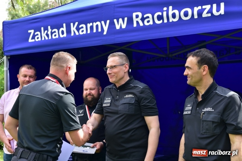 Zdjęcie w galerii na portalu naszraciborz.pl: Turniej strzelecki o puchar Dyrektora Zakładu Karnego w Raciborzu. Starosta lepszy od komendantów [FOTO i WIDEO] wiadomości z regionu
