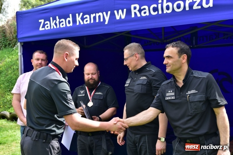 Zdjęcie w galerii na portalu naszraciborz.pl: Turniej strzelecki o puchar Dyrektora Zakładu Karnego w Raciborzu. Starosta lepszy od komendantów [FOTO i WIDEO] wiadomości z regionu