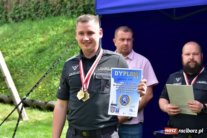 Zdjęcie w galerii na portalu naszraciborz.pl: Turniej strzelecki o puchar Dyrektora Zakładu Karnego w Raciborzu. Starosta lepszy od komendantów [FOTO i WIDEO] wiadomości z regionu