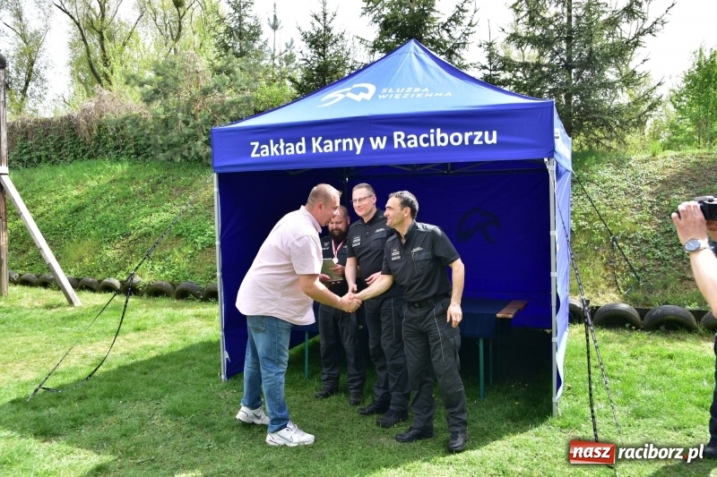 Zdjęcie w galerii na portalu naszraciborz.pl: Turniej strzelecki o puchar Dyrektora Zakładu Karnego w Raciborzu. Starosta lepszy od komendantów [FOTO i WIDEO] wiadomości z regionu