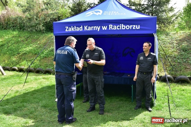 Zdjęcie w galerii na portalu naszraciborz.pl: Turniej strzelecki o puchar Dyrektora Zakładu Karnego w Raciborzu. Starosta lepszy od komendantów [FOTO i WIDEO] wiadomości z regionu