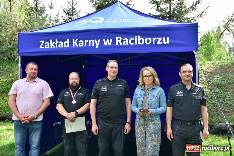 Zdjęcie w galerii na portalu naszraciborz.pl: Turniej strzelecki o puchar Dyrektora Zakładu Karnego w Raciborzu. Starosta lepszy od komendantów [FOTO i WIDEO] wiadomości z regionu