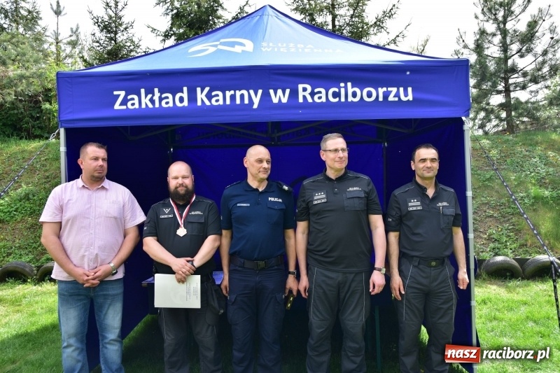 Zdjęcie w galerii na portalu naszraciborz.pl: Turniej strzelecki o puchar Dyrektora Zakładu Karnego w Raciborzu. Starosta lepszy od komendantów [FOTO i WIDEO] wiadomości z regionu